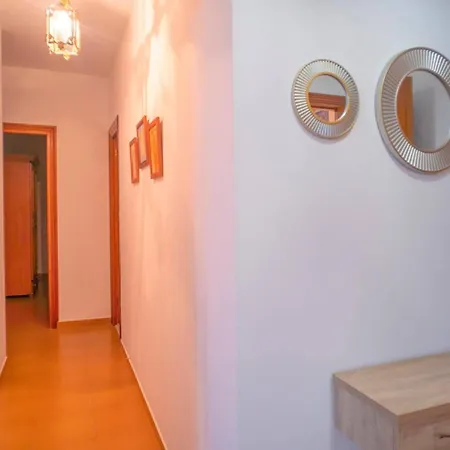 Brisa Familiar Centro Apartamentos Con A&A, Balcon, Garaje Y Solo Para Familias Apartment *